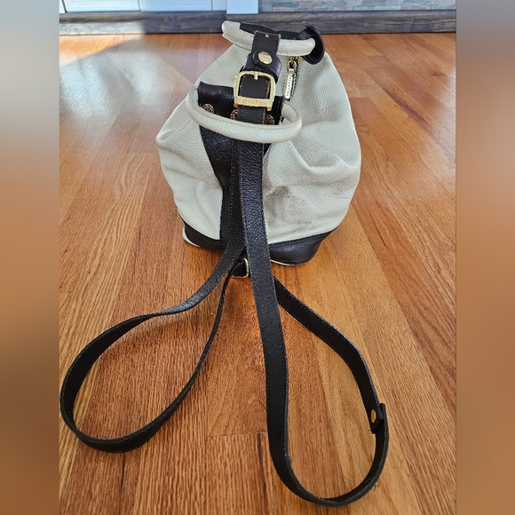 Valentina Genuine Italian Leather Bucket Purse/Backpack - Picture 4 of 16